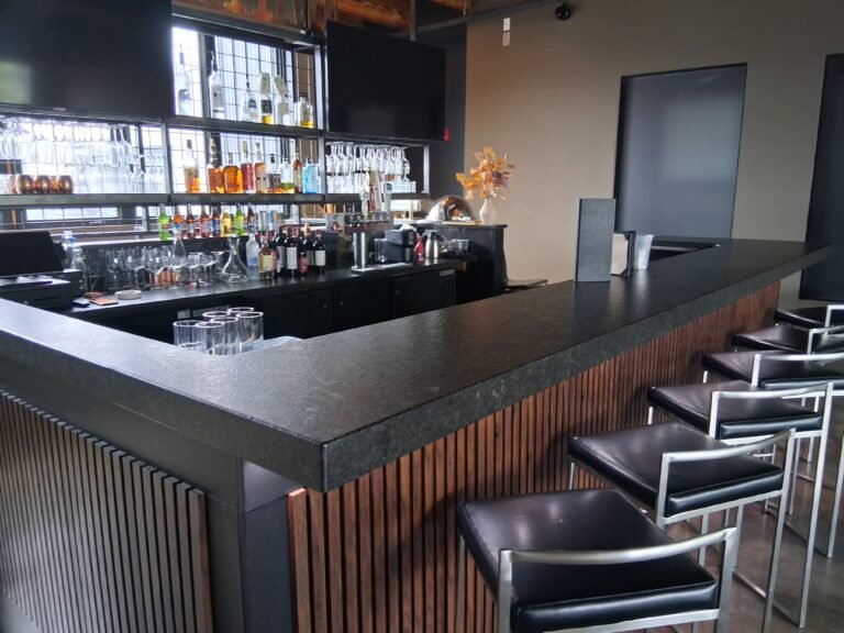 La Cucina bar counter
