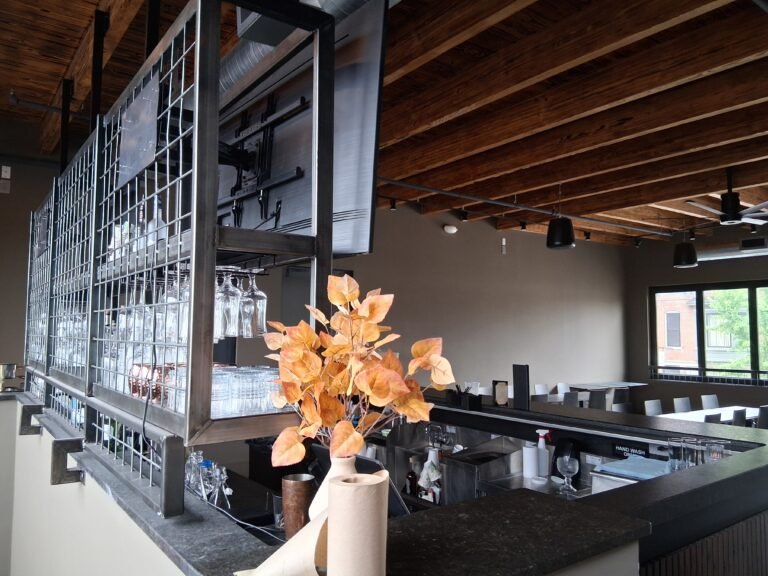 La Cucina long bar counter view